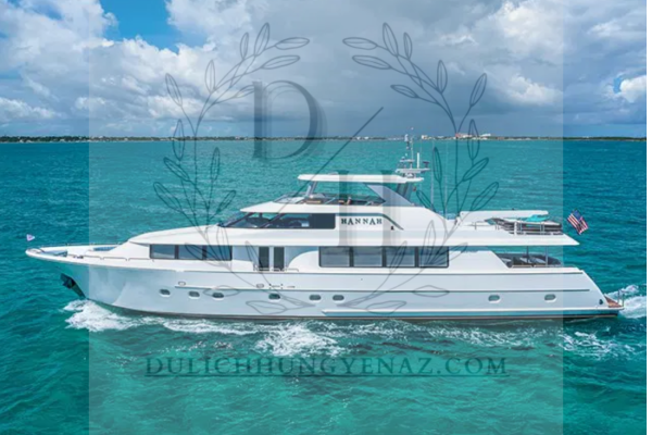 Luxury yacht rental packages