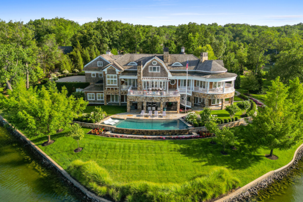 Luxury Mansion by Lake